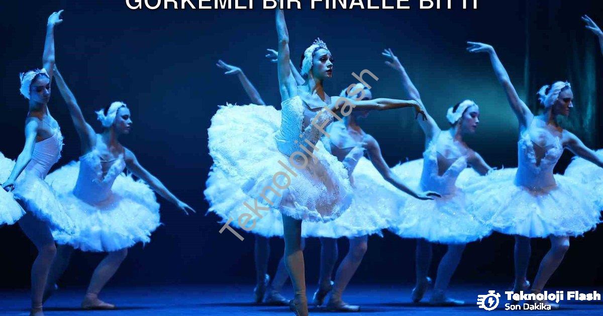 "Denizli'de Kuğu Gölü Büyüsü: Festival Görkemli Bir Finalle Bitti" başlıklı haber için fotorealistik